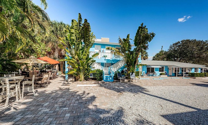 Indian Rocks Beach Apartamento | Blue Water #1 beachside ground level apt.