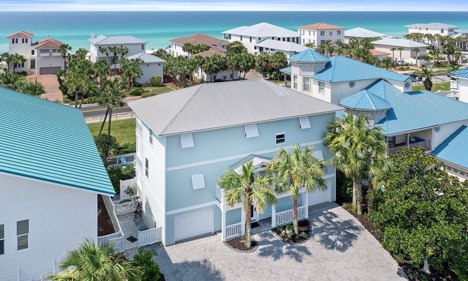 Crystal Shores Casa | Blue Water Escape: Crystal Beach, vistas al golfo, piscina privada y comunitaria, a pie de playa y restaurantes.