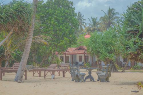Akurala Hotel | Blue Water Paradise Akurala