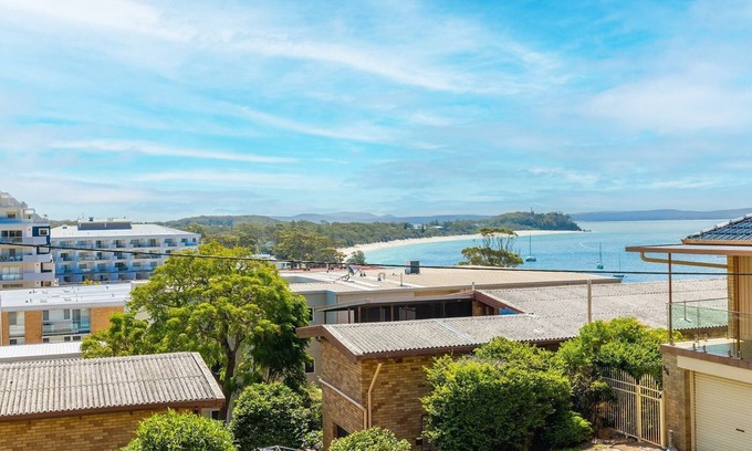 Shoal Bay Apartamento | Blue Waters, 2 59 Ronald Ave - water views Linen aircon Wi-Fi