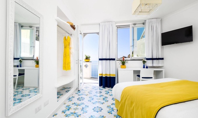 Chiesa Nuova Casa | Blue Waves in Positano
