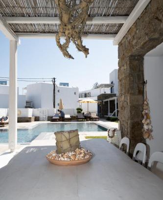 Ornos Cama Y Desayuno | Blue, White and Grey Suites