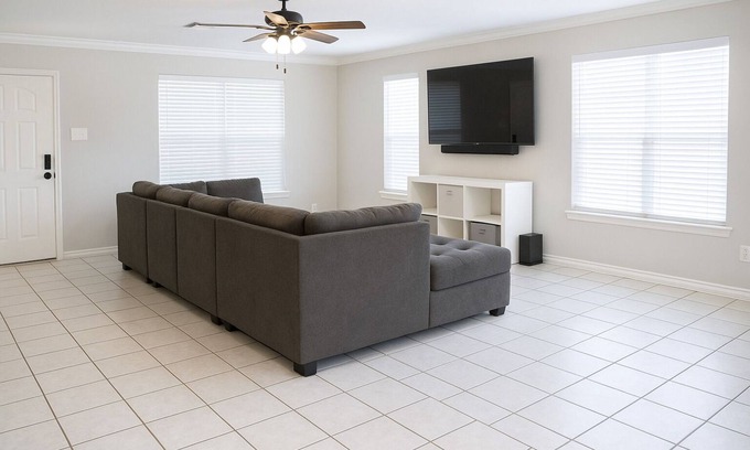 Converse Casa | Blue Yard Homes Spacious 4-bedroom house