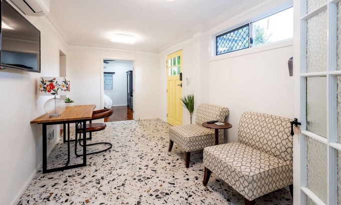 Manunda Casa | Bluebell Charm 4BR Home with Disability Access