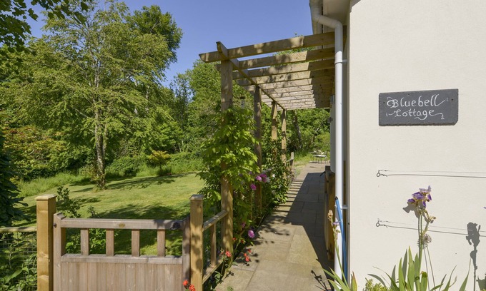 Mary Tavy Cabaña | BLUEBELL COTTAGE, pet friendly, with a garden in Mary Tavy