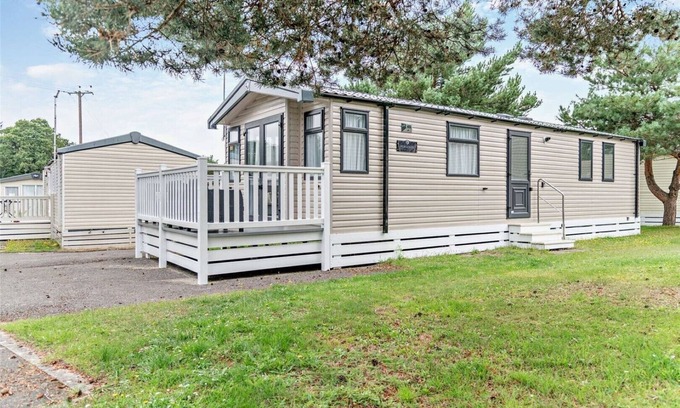 Ringwood Casa | Bluebell Holiday Home Dorset is a modern 2 bedroom, 6 berth holiday caravan