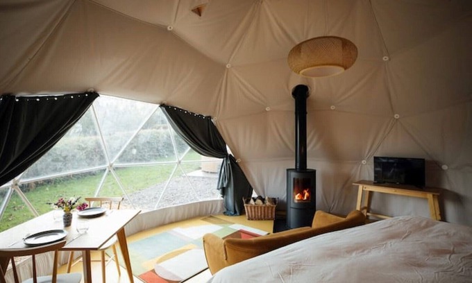 Lawrenny Cabina | Bluebell, Luxury Dome with private Hot Tub