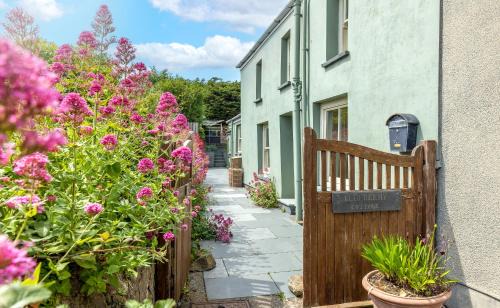 Solva Casa | Blueberry Cottage