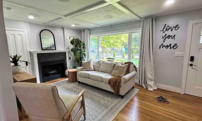 Chattanooga Casa | Bluebird Abode Stand Alone House 3 Bed 2 Full Bath with a Gym & Pet Friendly