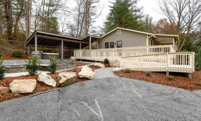 Weaverville Casa | Bluebird Cottage - Hot Tub, Firepit, 15 mins to DT Asheville
