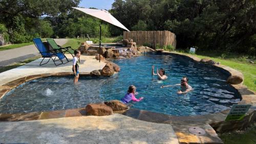 Uvalde Casa | Bluebird Hill and Star Suite home