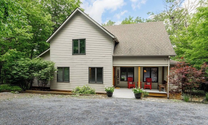 Chestnut Springs Casa | Bluebird Mountain Home: Dog Friendly, No Step Master