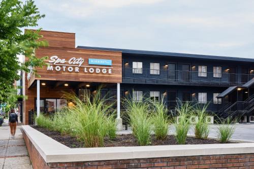 Saratoga Springs Hotel | Bluebird Spa City Motor Lodge