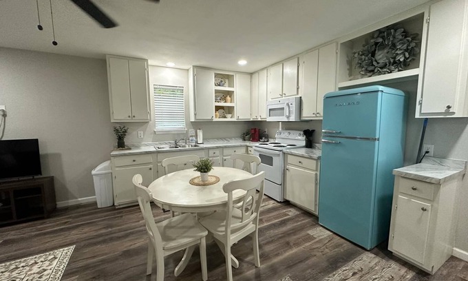 West Tawakoni Casa | Bluebonnet Cottages by the Lake - Cabin 8