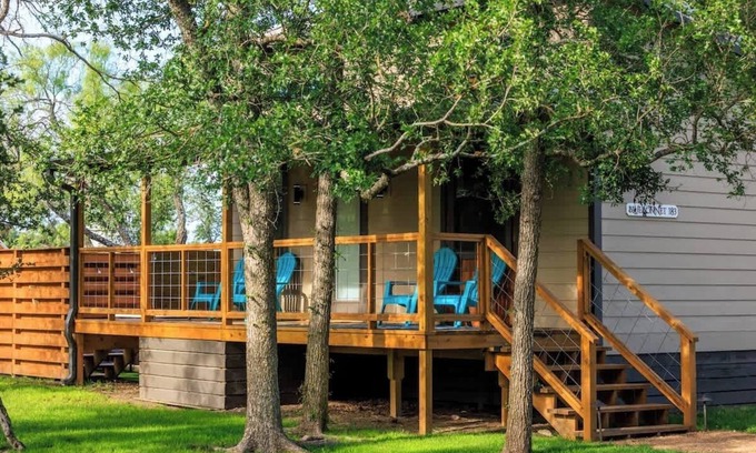 Fredericksburg Casa | Bluebonnet Waterfront Cottage with Hot Tub