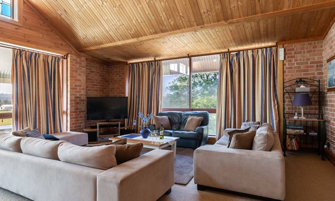 Lovedale Chalet De Esquí | Bluebush Estate - The Chalet