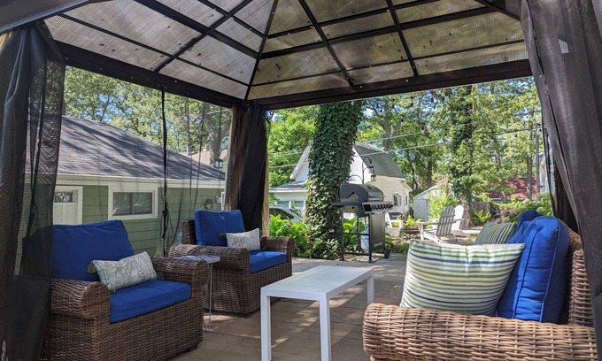 Spring Lake Cabaña | Bluegill Cottage l Swim, Kayak & S’mores Just Steps from Spring Lake!