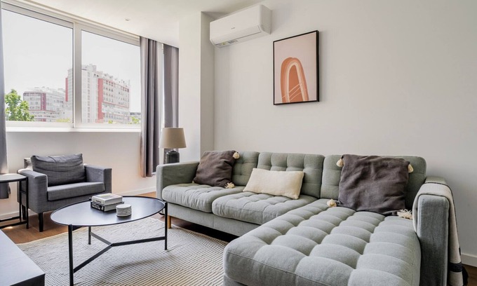 Alvalade Apartamento | Blueground | Alvalade, balcony, nr Parque Eduardo VII