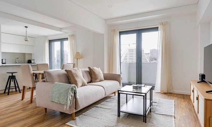 Casal da Ladeira Apartamento | Blueground | Alvalade, balcony, nr Gulbenkian