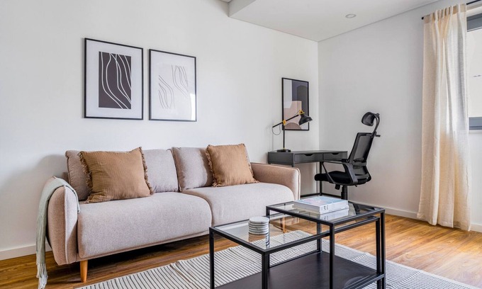 Casal da Ladeira Apartamento | Blueground | Alvalade, balcony, nr Campo Pequeno