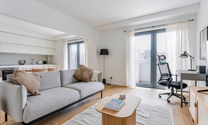 Casal da Ladeira Apartamento | Blueground | Alvalade, balcony, nr Campo Pequeno