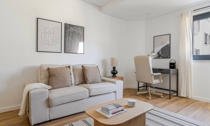 Casal da Ladeira Apartamento | Blueground | Alvalade, balcony, nr Campo Pequeno