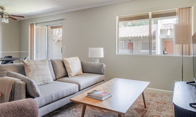 Campbell Apartamento | Blueground | Campbell, pool, nr Campbell Park