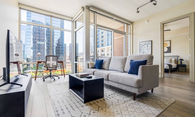 Second Street District Apartamento | Blueground | Downtown Austin, pool, nr Congress Ave