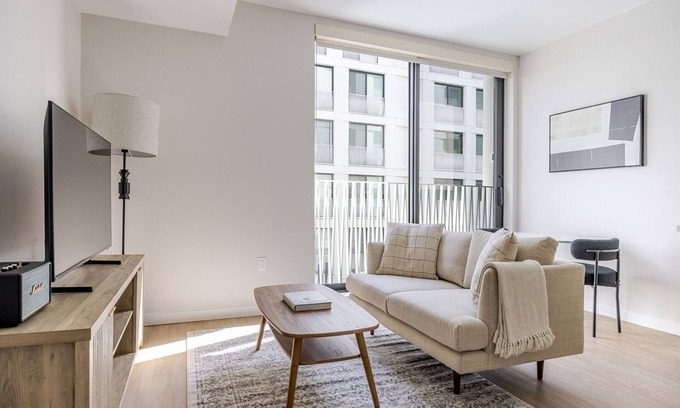 Chinatown Apartamento | Blueground | Downtown, elevator, nr parks