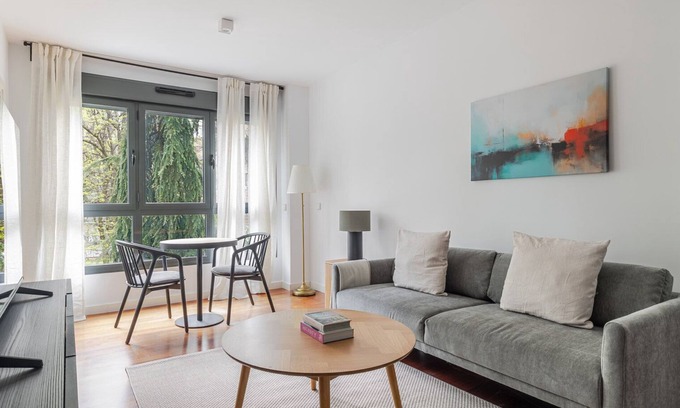 El Viso Apartamento | Blueground | El Viso, pool & w/d, nr palace