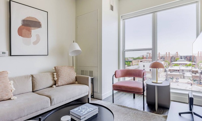 Elmhurst Apartamento | Blueground | Elmhurst, pool, nr Elmhurst Art Museum
