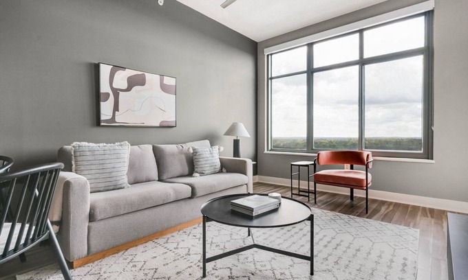 Woodmont Triangle Apartamento | Blueground | Hunter Mill District, pool, nr Lake Anne