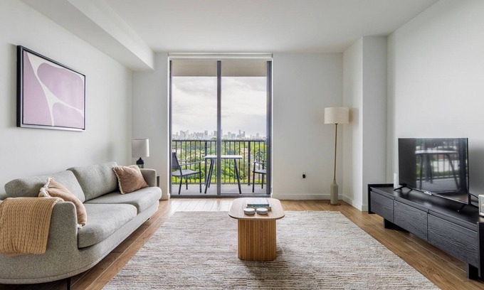 West Little Havana Apartamento | Blueground | Little Havana, pool, nr Coral Gables