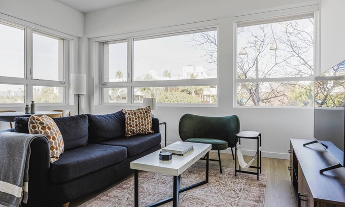 Greater Wilshire - Hancock Park Apartamento | Blueground | Mid-Wilshire, AC, w/d, nr LACMA