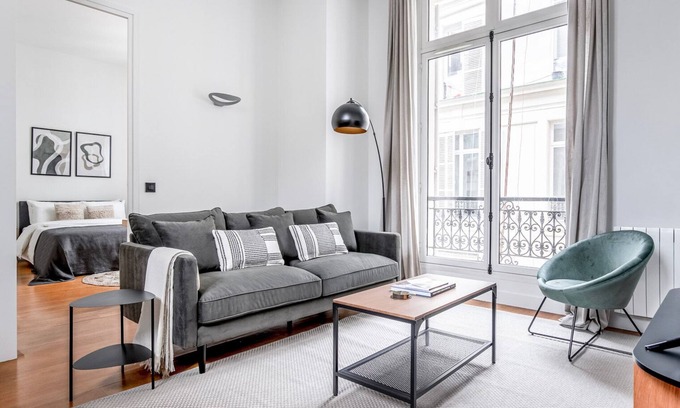 L'Europe Apartamento | Blueground | Monceau/Villiers, concierge, nr shops