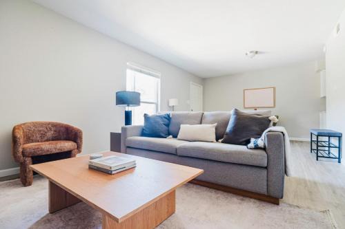 Cherrywood Apartamento | Blueground Mueller BBQ Pool AC nr Downtown ATX-278