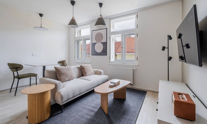 Nusle Apartamento | Blueground | Nusle, city view, nr Vysehrad (PRG-76)