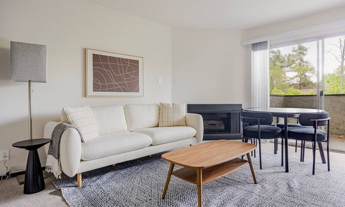 Pasadena Apartamento | Blueground | Pasadena, pool & AC, nr Caltech