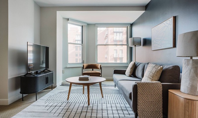 Penn Quarter Apartamento | Blueground | Penn Quarter, pool & AC, nr museums