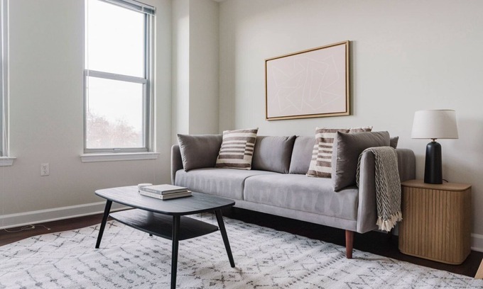 Shaw Apartamento | Blueground | Shaw, pool & w/d, nr Convention Center