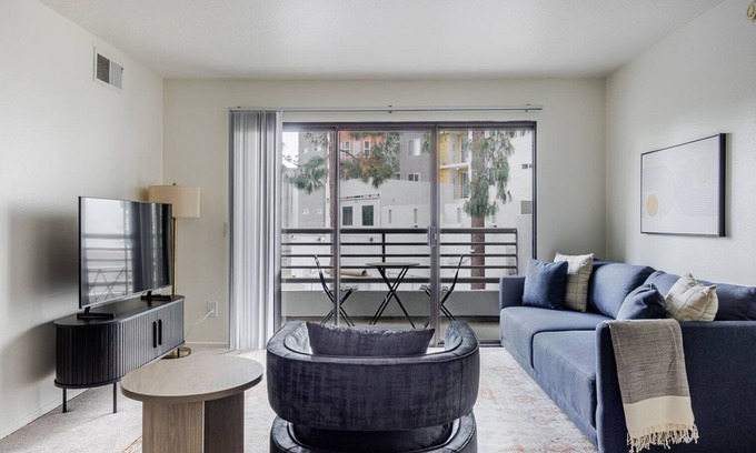 Studio City Apartamento | Blueground | Studio City, pool & w/d, nr Universal