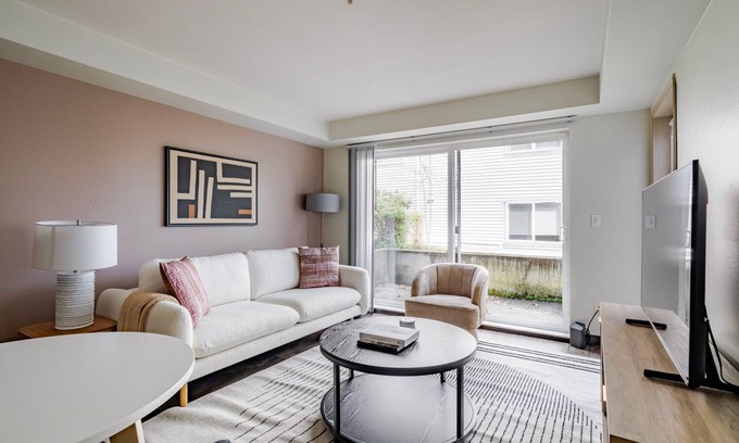 University District Apartamento | Blueground | Univ Dist, pet area & elev, nr UW