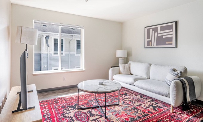 University District Apartamento | Blueground | Univ Dist, pet area & elev, nr UW