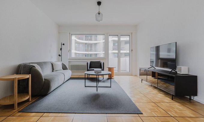 District 6 Apartamento | Blueground | Unterstrass, washer, close to food