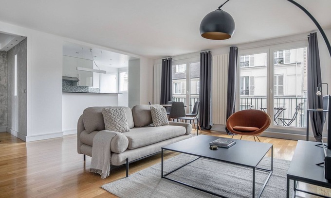 L'Europe Apartamento | Blueground | Villiers, elevator, nr shopping