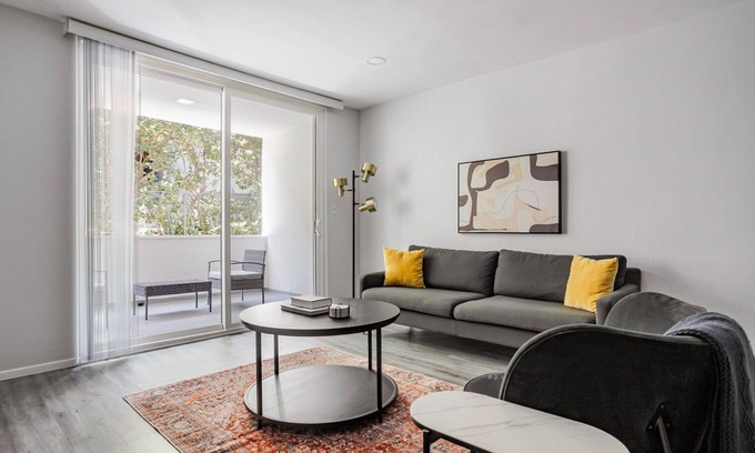 Westwood Apartamento | Blueground | Westwood, balcony, nr UCLA