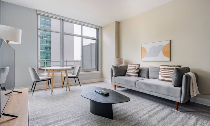 Woodmont Triangle Apartamento | Blueground | Woodmont, pool & gym, nr Bethesda Row