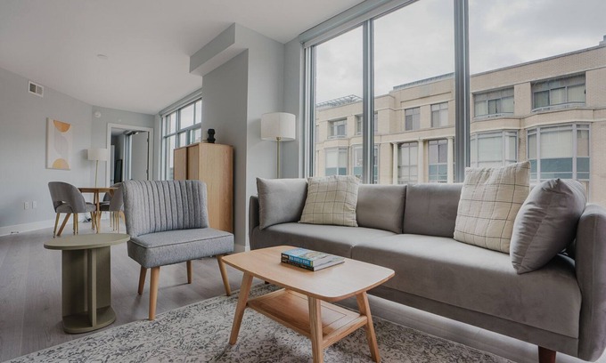 Woodmont Triangle Apartamento | Blueground | Woodmont, pool & gym, nr Bethesda Row