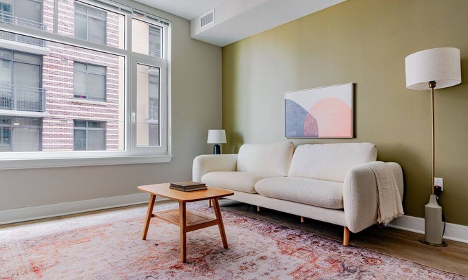 Woodmont Triangle Apartamento | Blueground | Woodmont, pool & gym, nr Bethesda Row
