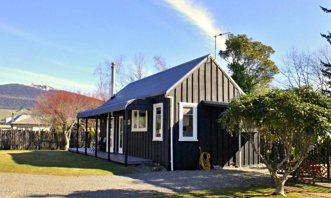 Turangi Casa | Bluehaven Cottage - Turangi Holiday Home